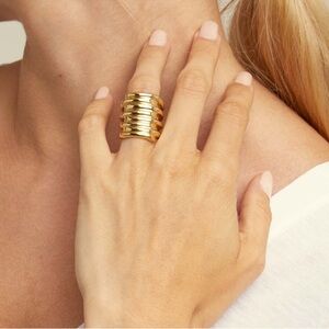 Uno de 50 Gold Tornado Ring